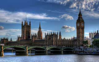 微密圈深度揭秘：内幕风波背后，网红在公司会议室的角色异常令人意外